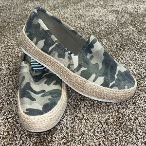 Camo shoes